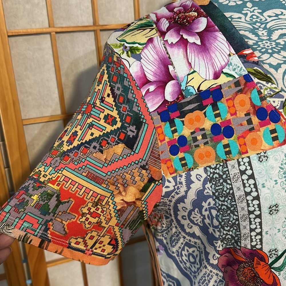 Johnny Was Medium Romantic Bamboo V-Neck Tee NWT - Picture 5 of 7